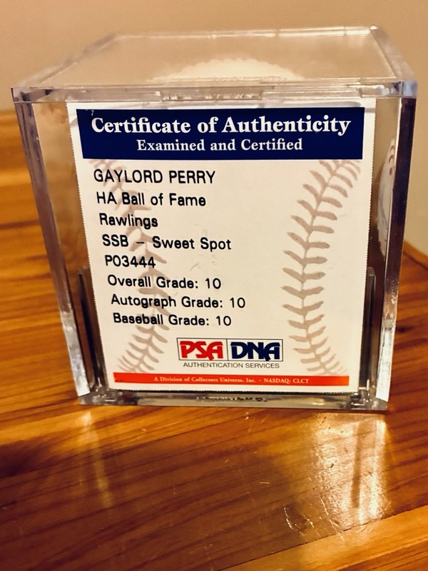 Gaylord Perry Signed Baseball Autograph National League PSA/DNA w/ Ball Cube 