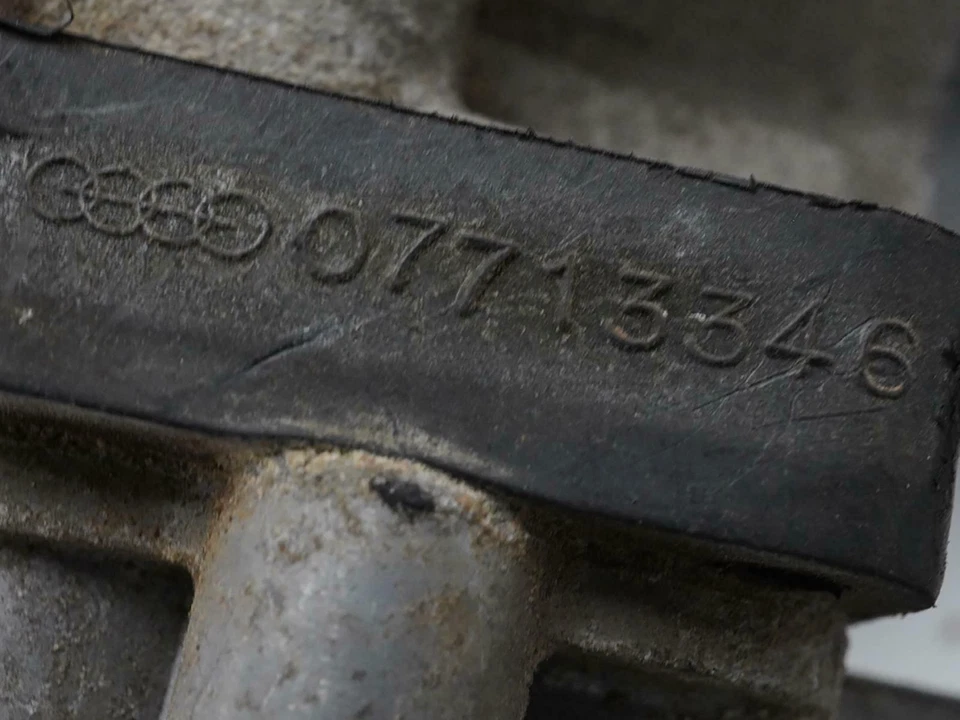 1995 - 1998 Audi A6 2.8L At Upper Air Intake Manifold Engine Compartment Oem - Image 4 of 4