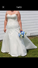 David's Bridal wedding dress size 16 corset back with beading on the front.