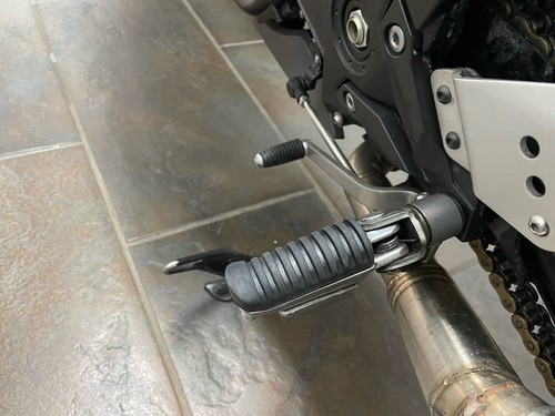 Front Footrest Foot Pegs Rubber For KAWASAKI Versys 650 1000 Ninja 400 650 1000 - Picture 2 of 24