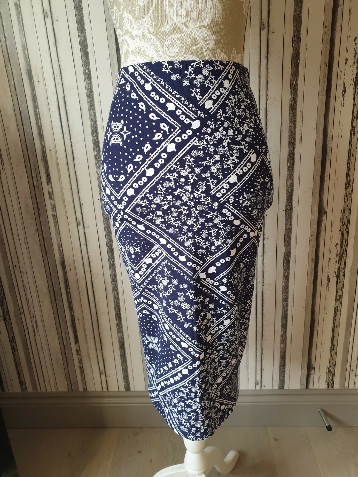 Picture 2 of 3