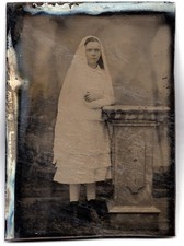 CIRCA 1870s 1/6TH PLATE TINTYPE CUTE GIRL IN WHITE DRESS FIRST COMMUNION