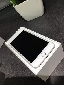 Apple iPhone 6 - A1586 . Bitte Lesen . Verpackt.