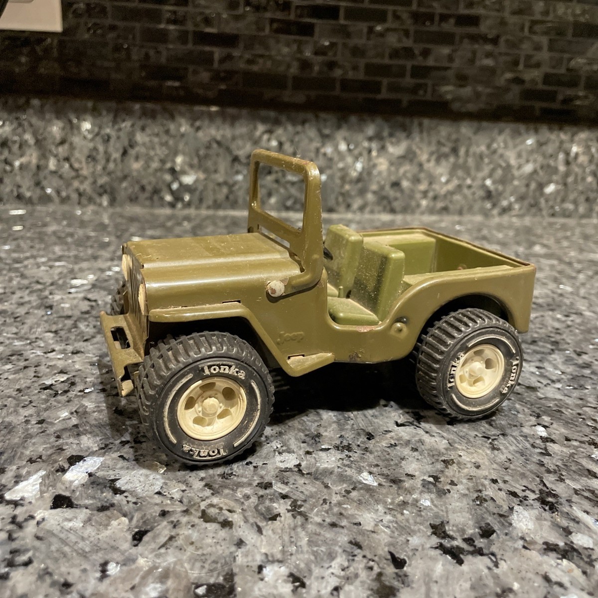 Vintage Tonka Green Army Military Jeep – Classic Pressed Steel Toy