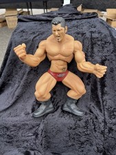 WWE Ring Giants - Batista (troncos rojos) - Figura de colección de 14” - Suelta