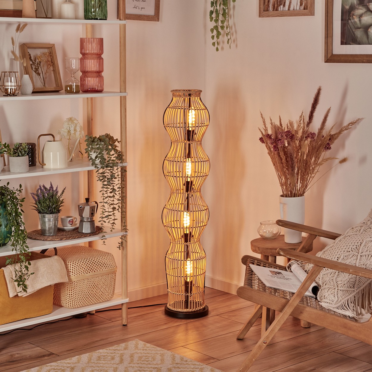 Lámpara de pie rústica estilo boho, pantalla de bambú, color natural, efecto de luz, E27