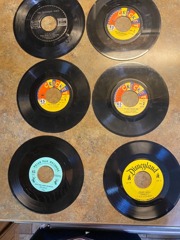 VTG 1950s ELEVEN 45 rpm Vinyl Records: Cricket, Disneyland, Golden & Peter Pan. 