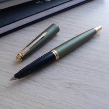 Vintage 1960s PARKER 45 Coronet Green 14K Gold Nail Nib Fountain Pen
