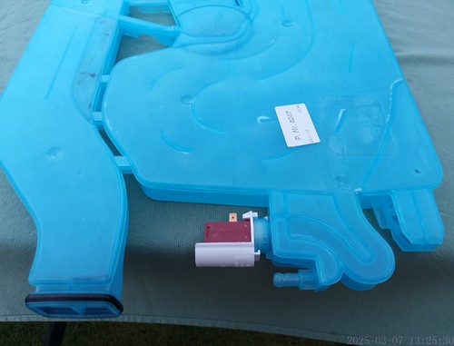 Siemens Geschirrspüler Ersatzteile   FLOTTENSPEICHER 00687612 rechts,+Ventil