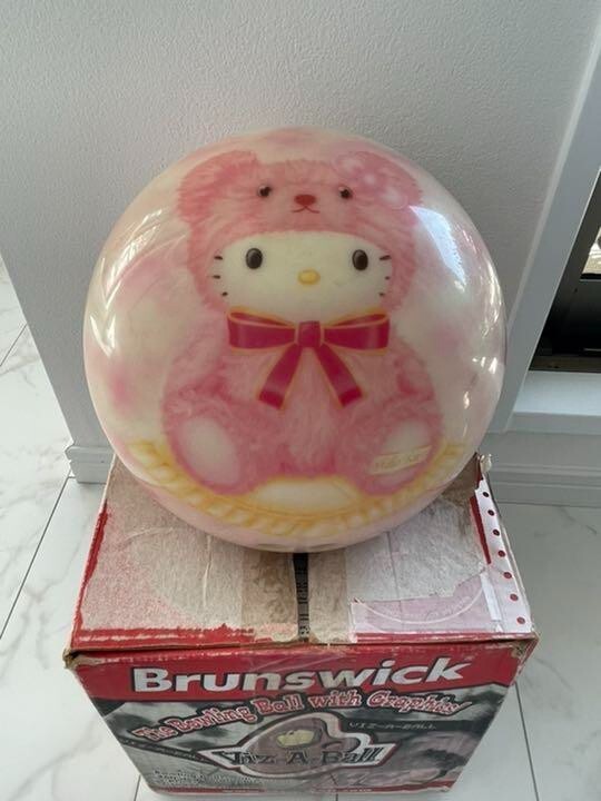 HELLO KITTY bowling ball 7 pounds, made in USA, vintage