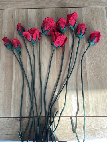 🌹Set of 10 Ten Hand Crocheted Long Stemmed Red Roses. Valentines Day🌹 - Picture 2 of 14