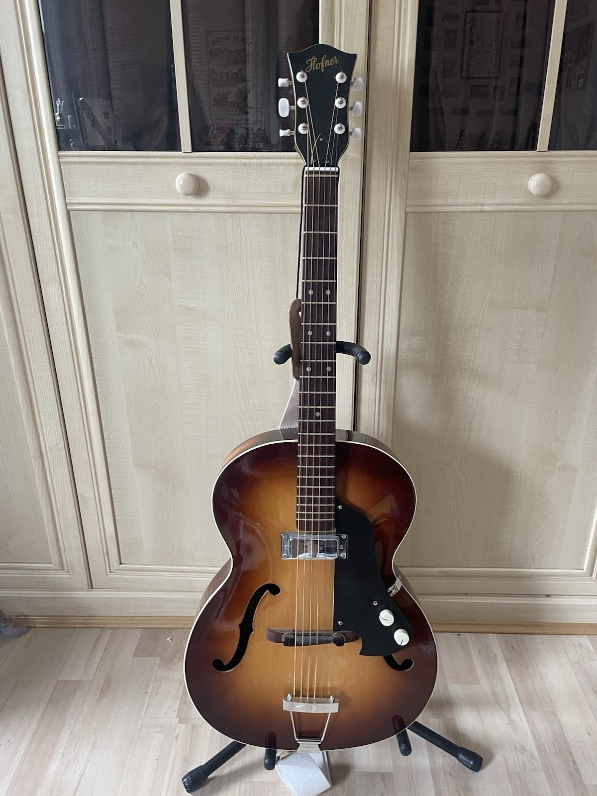 Hofner Congress Archtop Guitar In Brown Sunburtst 1964 w /  Mini-humbucker + Mods