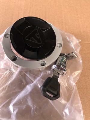 Triumph Tiger Sport 660 2022-2025 Tankdeckel Sitzschloss original ein Schlüssel T2401242