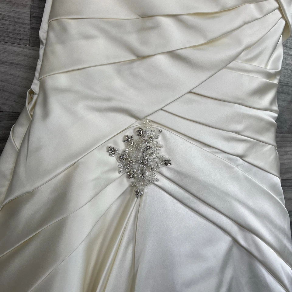 Casablanca Vestido de Novia Vestido de Baile Talla 4 Marfil Sirena Acanalado Tren Largo Foto 3 de 4