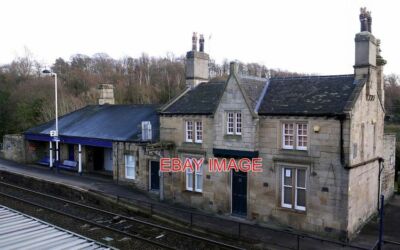 FOTO WYLAM BAHNHOF DER ZWEISTÖCKIGE BAHNHOF IM TUDOR-STIL - MEISTERHAUS A