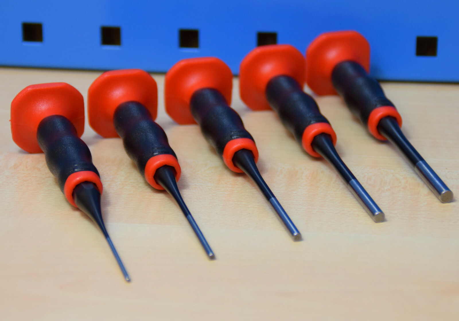 25-teiliges Splintentreiber Set - Professionelles Werkzeug Mit Bankblock & Hammer