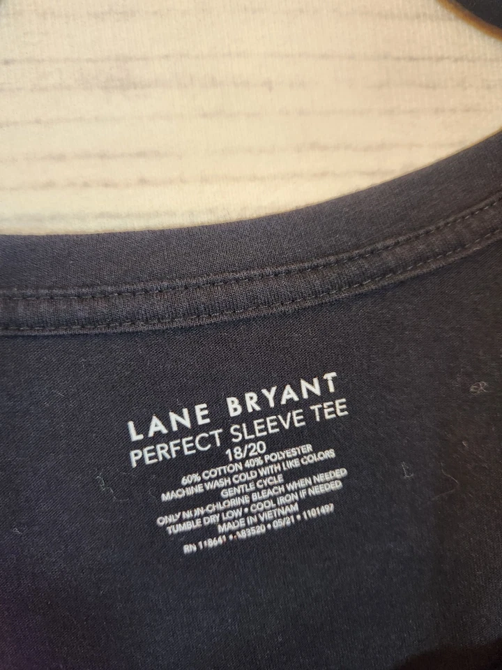 Camiseta para mujer Lane Bryant negra manga corta cuello en V talla 18/20 Foto 3 de 4