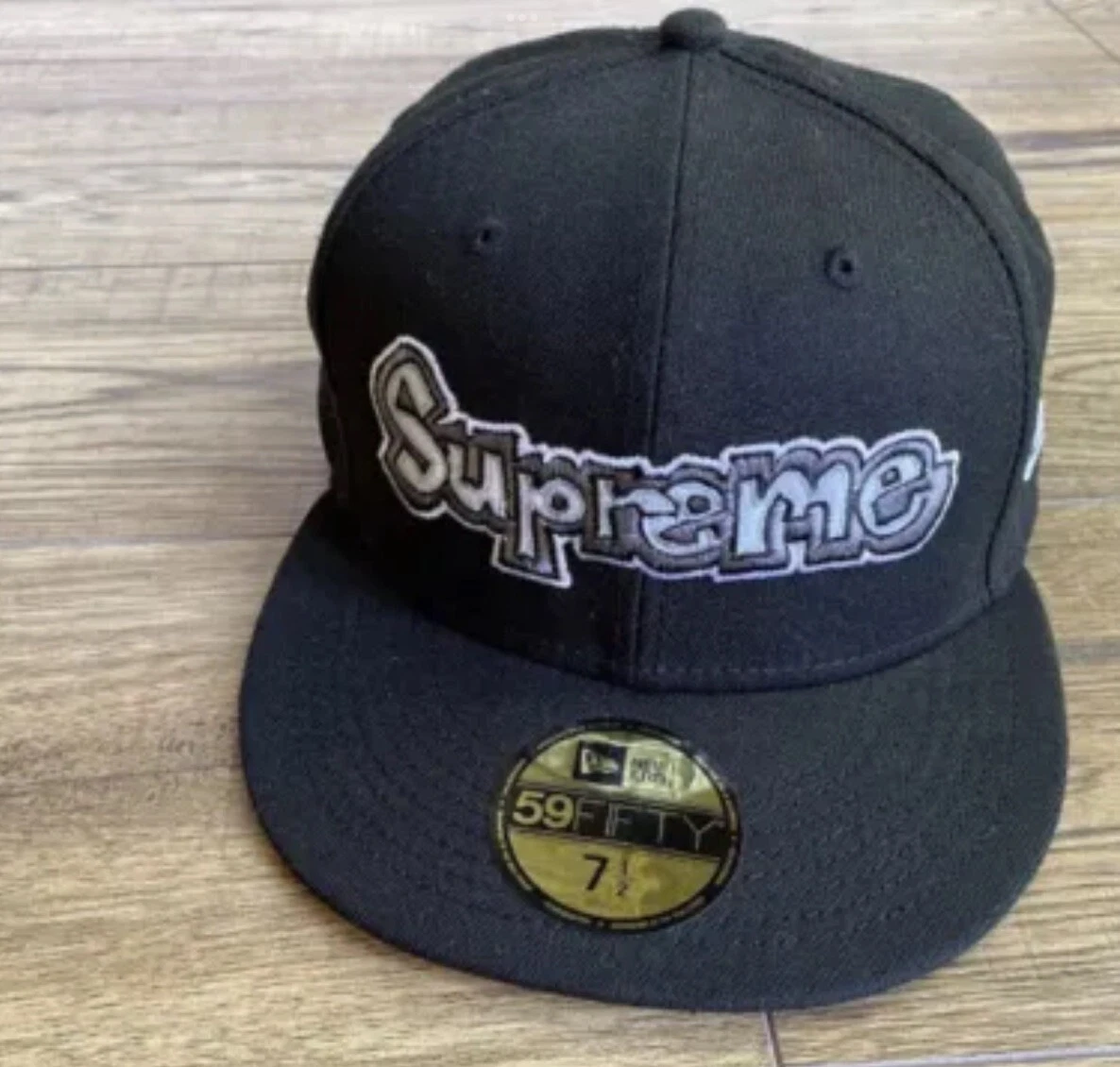 Casquette chapeau logo Supreme New Era 7 1/2 Gonz flambant neuve noire