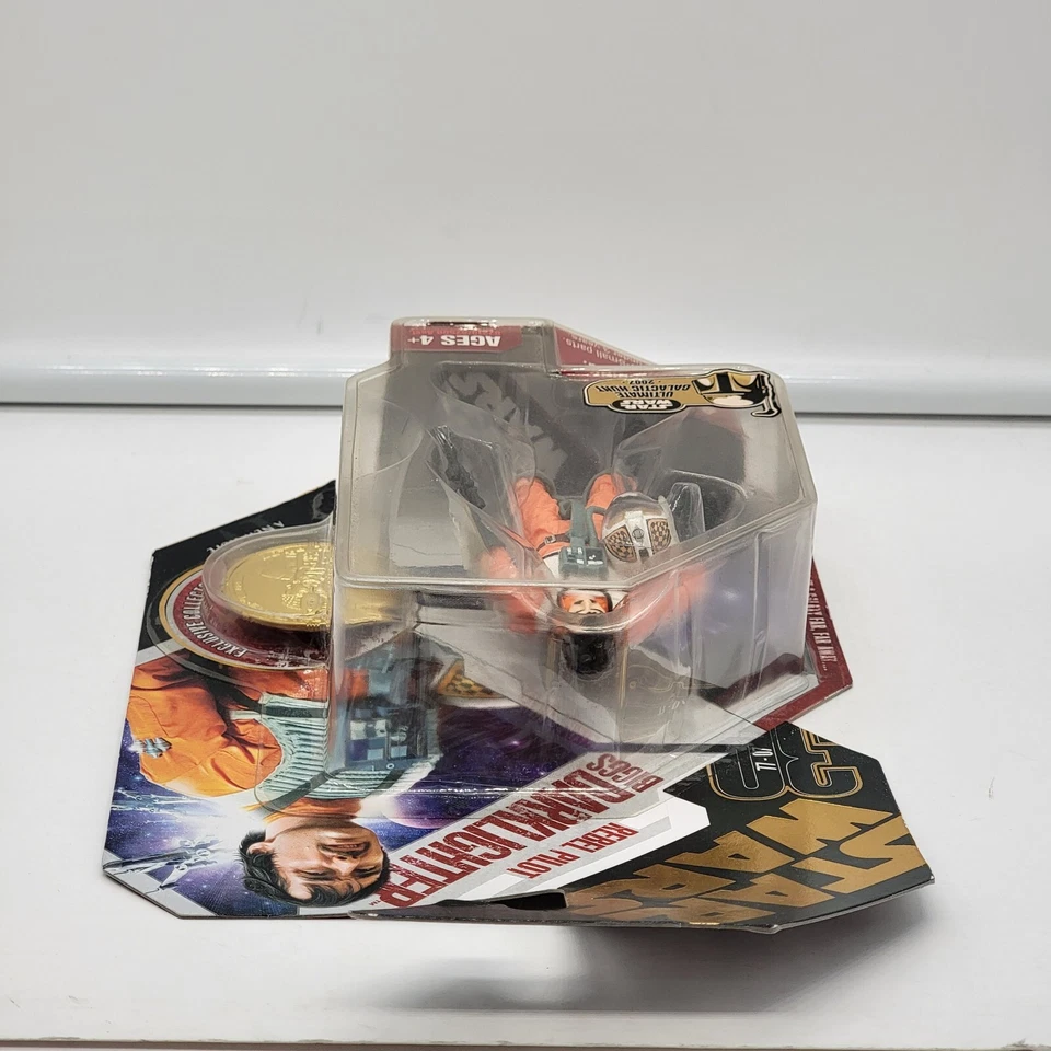 Фигурка Star Wars 30th Anniversary: Rebel Pilot BIGGS DARKLIGHTER NO14 — золотая монета - Изображение 3 из 4