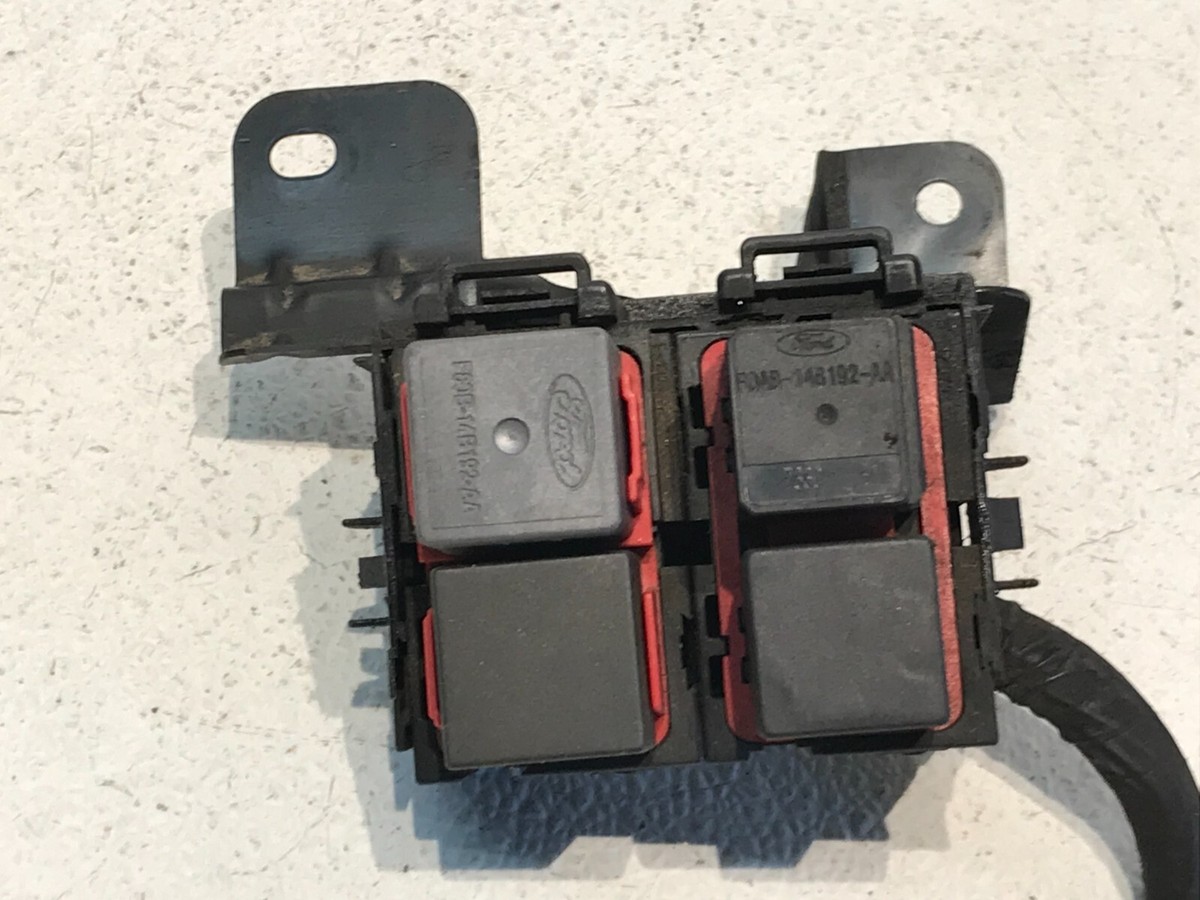 2000 lincoln town car cigarette lighter fuse 98-02 Lincoln Town Car 4.6L AT Junction Relay Fuse Box Fuse Box Block