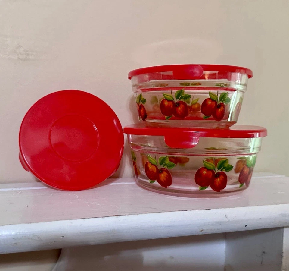 Cuencos de almacenamiento de vidrio vintage con estampado de frutas y tapas de plástico rojo - Juego de 3 Foto 2 de 4