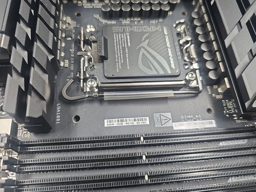 ASUS ROG Strix Z890-E Gaming WiFi Motherboard (CPU Socket Pins Damaged) - Afbeelding 7 van 10