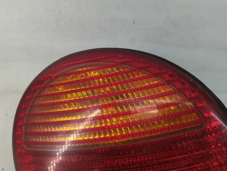 Luz trasera lateral derecha para pasajero Volkswagen Beetle 1998-2005 OEM WTOJ0 Foto 2 de 4