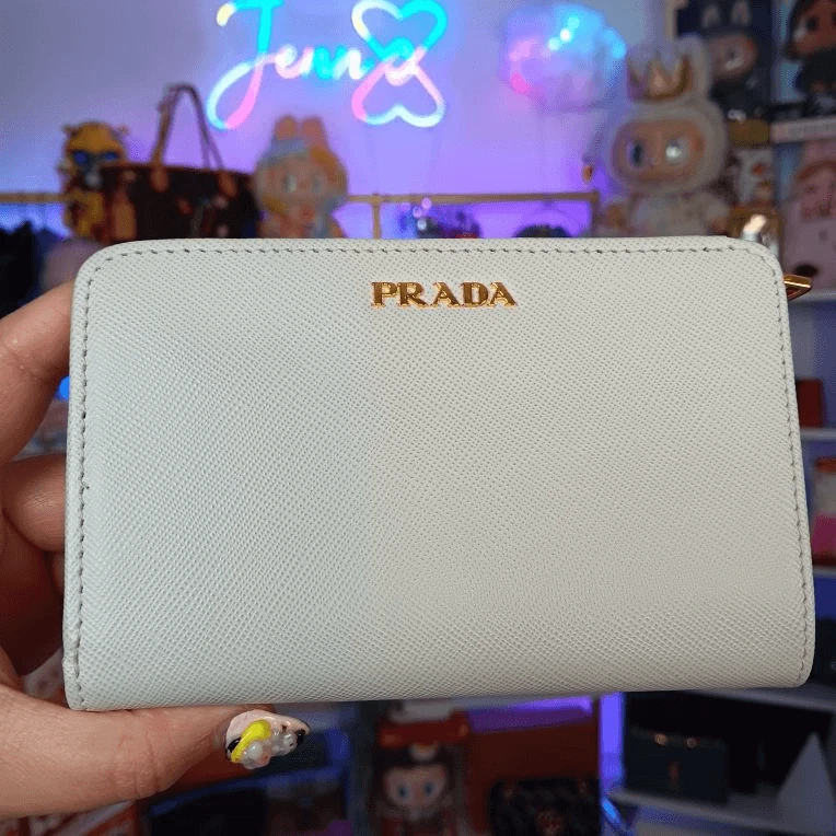 Prada Día de San Valentín Edición Limitada Blanco Cuero Saffianon Talla Mediana Pared Sin Usar Foto 2 de 4