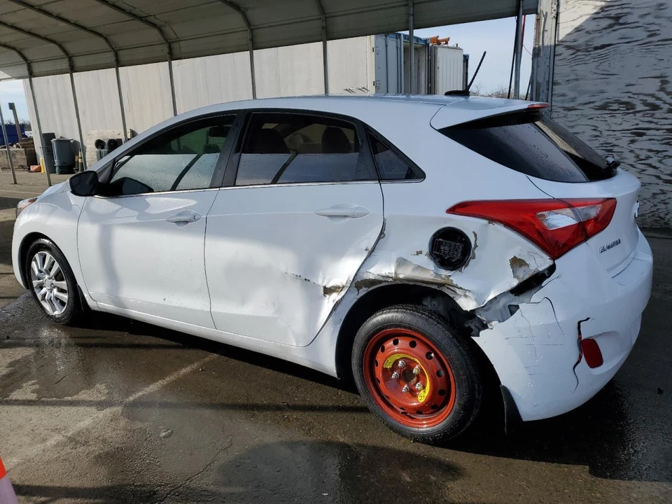 Tanque de combustible usado se adapta a: Hyundai Elantra Hatchback 2016 grado A Foto 2 de 4