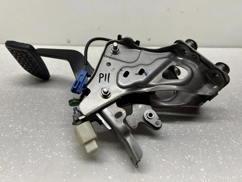 2013-2015 Lexus GS350 GS450h Brake Stop Pedal Assembly!! PO11 - Image 3 of 4
