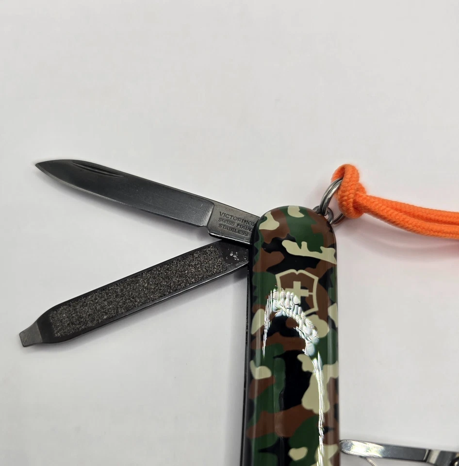 Navaja suiza Victorinox Classic SD camuflaje hielo negro edición limitada nueva Foto 4 de 4