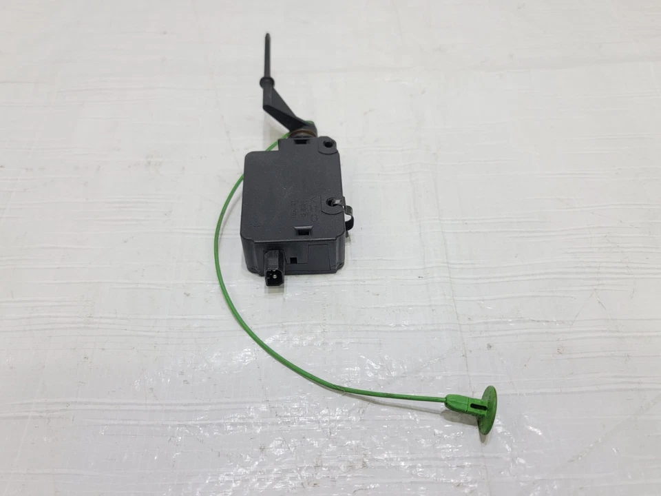 2002-2003 BMW 745Li Fuel Gas Filler Tank Door Actuator Motor OEM 67-11-8-381-522 Foto 4 de 4
