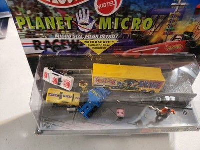Hot Wheels Planet Micro Sets - Dragster Racing Hot Wheels Planet Micro Sets - Dragster Racing