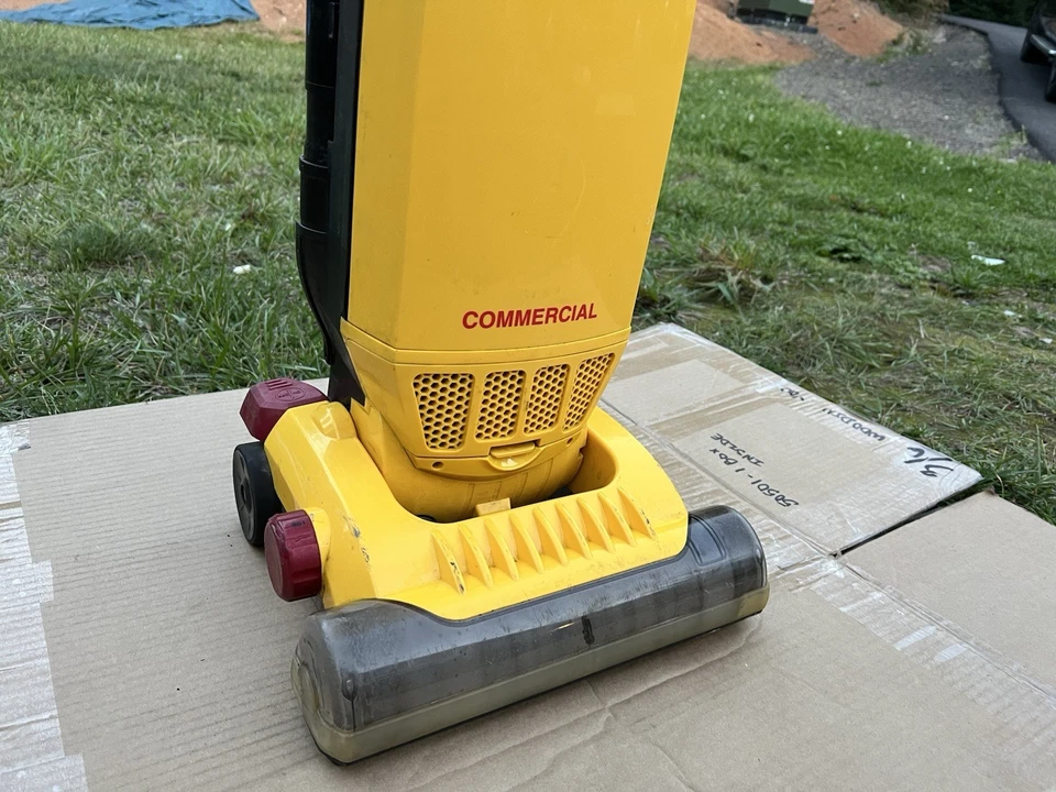 Aspiradora aspiradora comercial de alta resistencia Carpet Pro CPU-350 Hoover Eureka Foto 2 de 4