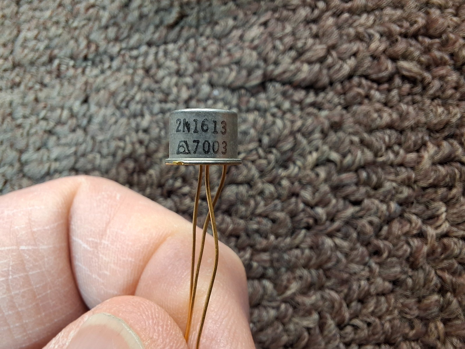Motorola 2N1613 Transistor: The First Planar Device Ever Produced
