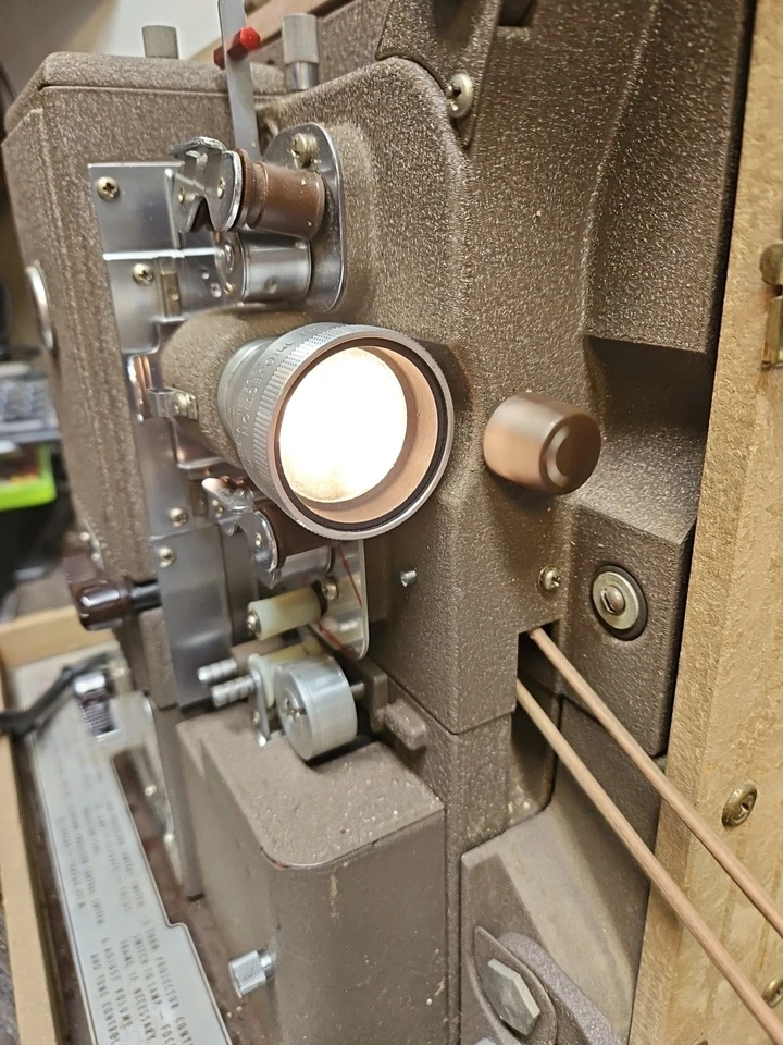 复古柯达 Pageant 16 毫米声音投影仪型号 8 K 5 带盒 — 第 4/4 张图片