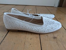 BNWT Primark shoes wide fit size 5 white pretty cut out detail. Soft and comfy.