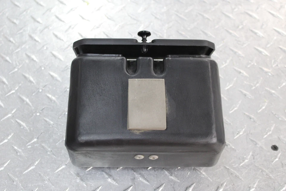 1985 SUZUKI GS550ESF CAIXA DE FERRAMENTAS KIT CHAVE CONJUNTO SUPORTE CARENAGEM DE BOLSO - Imagem 3 de 4