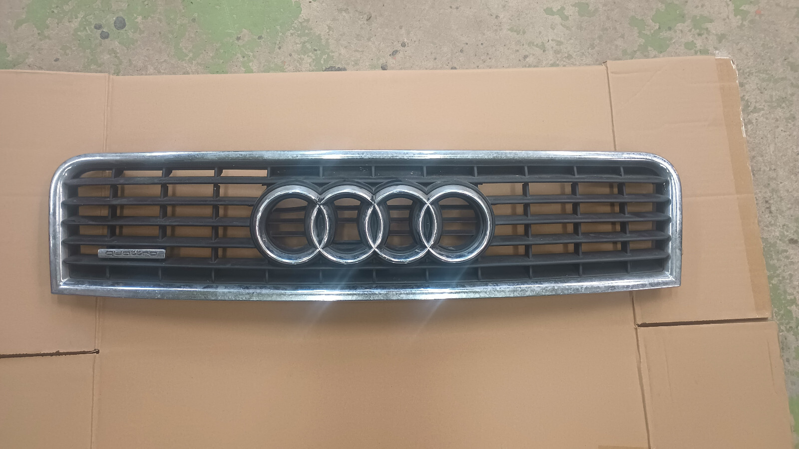 2002 - 2005 Audi A4 Sedan Avant Front Center Grill Grille OEM 