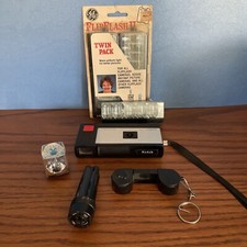 Vintage 1970s Kodak Pocket Instamatic 20 Camera With Extra Flash Bulbs