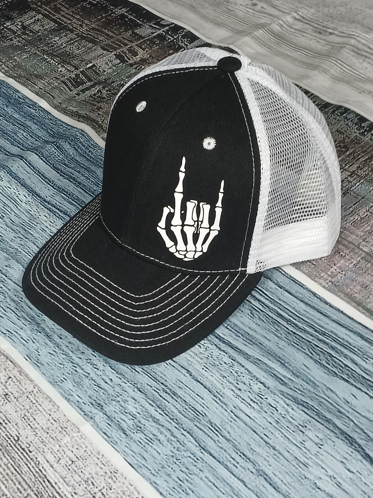 HOOK EM ROCKER SKELETON HAND TRUCKER SNAPBACK HAT