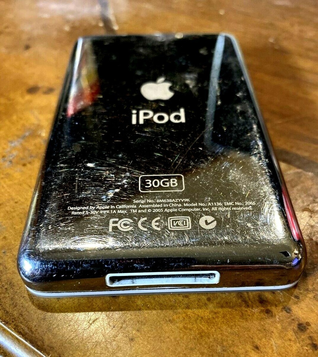 Apple iPod classic 5th Generation White (30 GB) MA002LL w