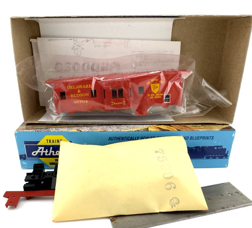 De colección Athearn/Bev-Bel HO D&H Bridge Line-Radio 37' Bay Window Caboose Road #35704 | Zustand: New