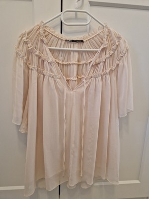 Zara Bluse Gr. XS nude creme Volants Ibizastyle Boho 