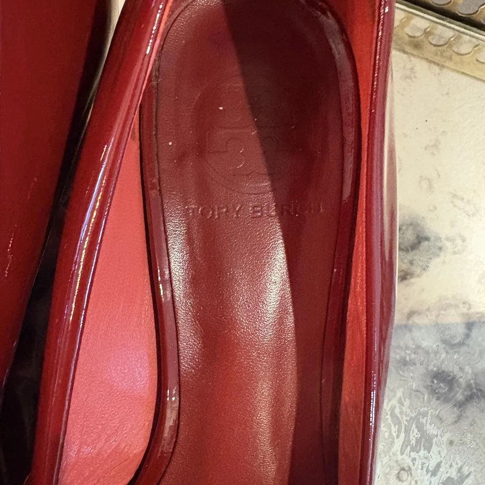 Zapatos de salón Tory Burch para mujer talla 7 charol rojo tacón ancho punta cuadrada Foto 3 de 4