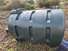 Oil storage tank