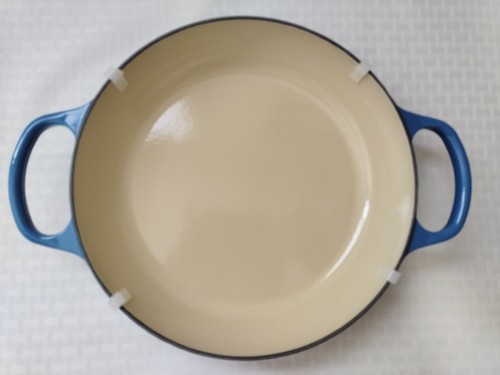 Le Creuset Noël Collection Signature Snowflake 2.25 qt Braiser Marseille Blue - Picture 3 of 10