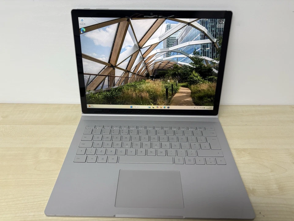 Microsoft Surface Book Laptop 2 i5-7300U 256GB 8GB RAM CRACK LCD 80% + Battery - Image 4 of 4