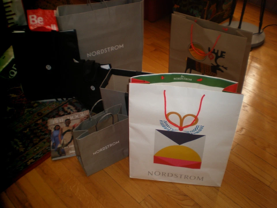 LOTE de 6 NUEVAS Bolsas de Regalo ALTA GAMA GRANDES ALMACENES ESTADO IMPECABLE Foto 2 de 4