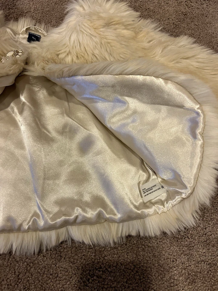 Abrigo de vestir corto Baby Gap marfil blanco roto piel sintética niñas talla M/L vacaciones invierno Foto 4 de 4